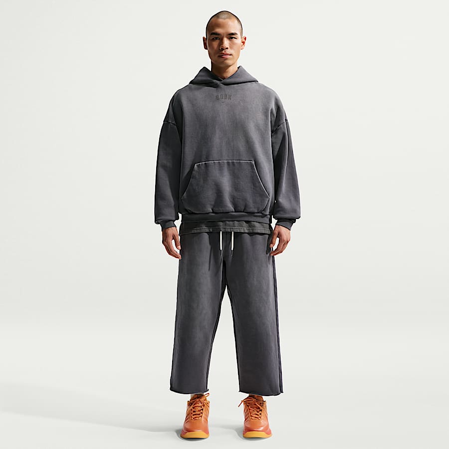 今おすすめのNikeのバギースタイルスウェットパンツ.オンラインストア